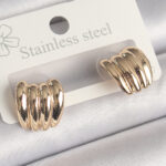 Pirinç Gold Renk İşlemeli Yarım Halka Model Kadın Küpe