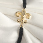 Pirinç Gold Renk Zirkon Taş İşlemeli Zambak Figür Asansörlü Makrome Model Kadın Bileklik