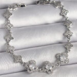 Pirinç Gümüş Renk Zirkon Taşlı Yonca Model Kadın Bileklik