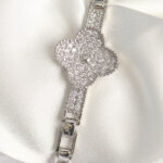 Pirinç Gümüş Renk Zirkon Taşlı Yonca Model Kadın Bileklik