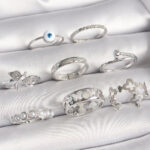 Pirinç Gümüş Renk Nazar Boncuk Detay İncili Kelebek İşlemeli Kadın Yüzük Kombini