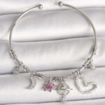 Pirinç Gümüş Renk Sallantı Zirkon Taşlı Gezegen Figür Kalp Detay Charm Kadın Bileklik