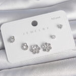 Pirinç Gümüş Renk Zirkon Taşlı Kar Tanesi Model 925 Ayar Gümüş Çivi Kadın Küpe Seti