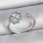 Pirinç Gümüş Renk Mavi Mineli Yonca Model Zirkon Taş Detay Ayarlanabilir Kadın Yüzük