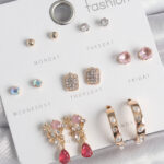 Pirinç Gold Renk Zirkon Taşlı Çiçek Figür İncili Halka Figür 7 Çift Kadın Küpe Seti