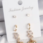 Pirinç Gold Renk Zirkon Taşlı Sallantılı Kalp Model Yarım Halka Detay 3 Çift Kadın Küpe Seti