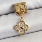316L Çelik Sallantılı Zirkon Taşlı Yonca Model Gold Renk Nomination Charm