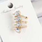 Pirinç Zirkon Taşlı Damla Model Gold Renk Sağ Kıkırdak Küpe