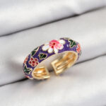 Pirinç Mor Mineli Çiçek Motifli Gold Renk Ayarlanabilir Kadın Yüzük