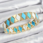 Pirinç Baklava Desenli Mavi Beyaz Gold Renk Lastikli Kadın Bileklik