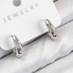 Pirinç Zirkon Taş Desenli Model Gümüş Renk Kadın Küpe