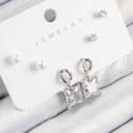 Pirinç Zirkon Taşlı Sallantılı Kare Model Gümüş Renk 925 Ayar Gümüş Çivi Kadın Küpe Set