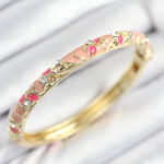 Mineli Pirinç Zirkon Taşlı Pembe Çiçek Motifli Gold Kadın Kelepçe