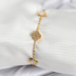 316L Çelik Gold Renk Beyaz ve Zirkon Taşlı Baby Boy Yonca Kadın Bileklik