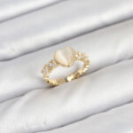 Pirinç Gold Renk Zirkon Taşlı Kalpli Kadın Yüzük