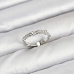 Pirinç Gümüş Renk Kemik Model Zirkon Taşlı Kadın Yüzük