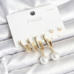 Pirinç Gold Renk İnci Detaylı 925 Ayar Gümüş Çivili Kadın Küpe Seti