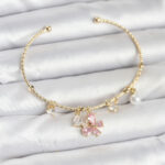 Pembe Kelebek Charmlı Gold Renk Kadın Bileklik
