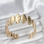 Pirinç Gold Renk Parçalı Model Kadın Bileklik