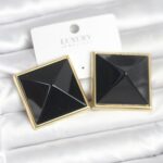 Pirinç Gold Renk Siyah Piramit Model Kadın Küpe