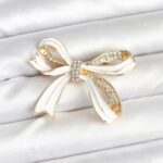 Beyaz Renk Fiyonk Model Broş