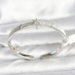 Pirinç Gümüş Renk Kutup Yıldızı Model Kadın Kelepçe Bileklik