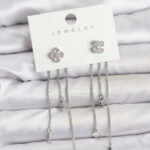 Pirinç Gümüş Renk Yonca Model Sallantılı Kadın Küpe