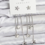 Papatya Model Gümüş Renk Pirinç Sallantılı Kadın Küpe