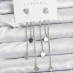 Kalp Model Gümüş Renk Pirinç Sallantılı Kadın Küpe