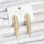 Pirinç Gold Renk Balık Sırtı Model Zirkon Taşlı Kadın Küpe