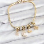 Pirinç Gold Renk Ay Charm Model Charmlı Kadın Bileklik