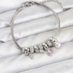 Pirinç Gümüş Renk Pembe Kalp Charmlı Kadın Bileklik