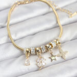 Gold Renk Pirinç Yonca Charmlı Kadın Bileklik