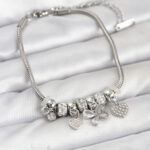 Kelebek Charmlı Gümüş Renk Kadın Bileklik