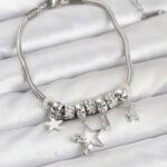 Gümüş Renk Pirinç Yıldız Model Charmlı Kadın Bileklik