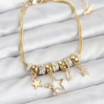 Gold Renk Pirinç Yıldız Model Charmlı Kadın Bileklik
