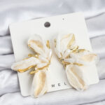 Lotus Model Beyaz Renk Tüllü Kadın Küpe