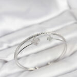 Yonca Model Pirinç Gümüş Renk Kadın Bileklik