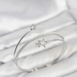 Yıldızlı Model Pirinç Gümüş Renk Kadın Bileklik