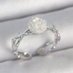 Pirinç Gümüş Renk Beyaz Gül Model Ayarlanabilir Kadın Yüzük